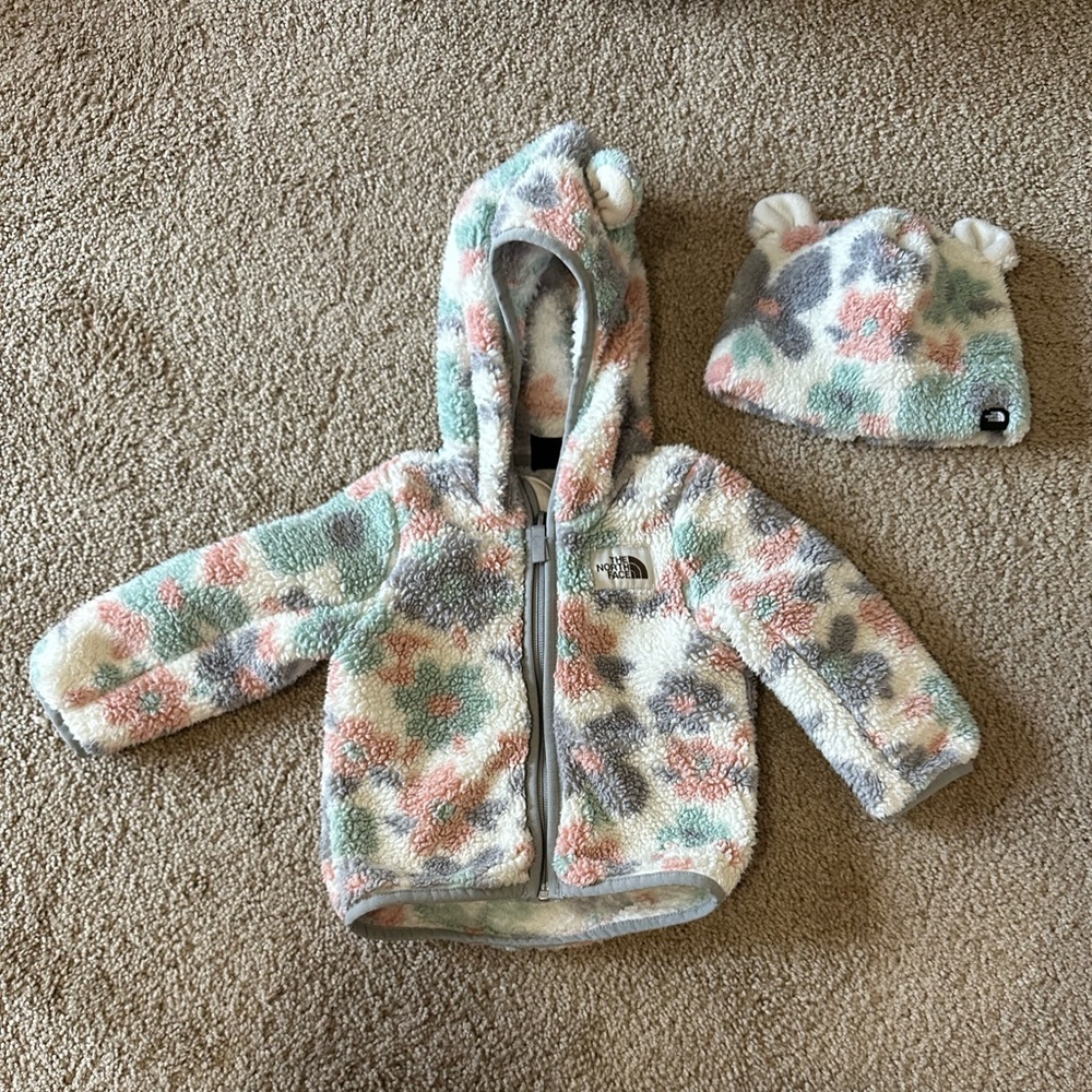 The North Face - 6-12month
Fleece infant jacket & beanie